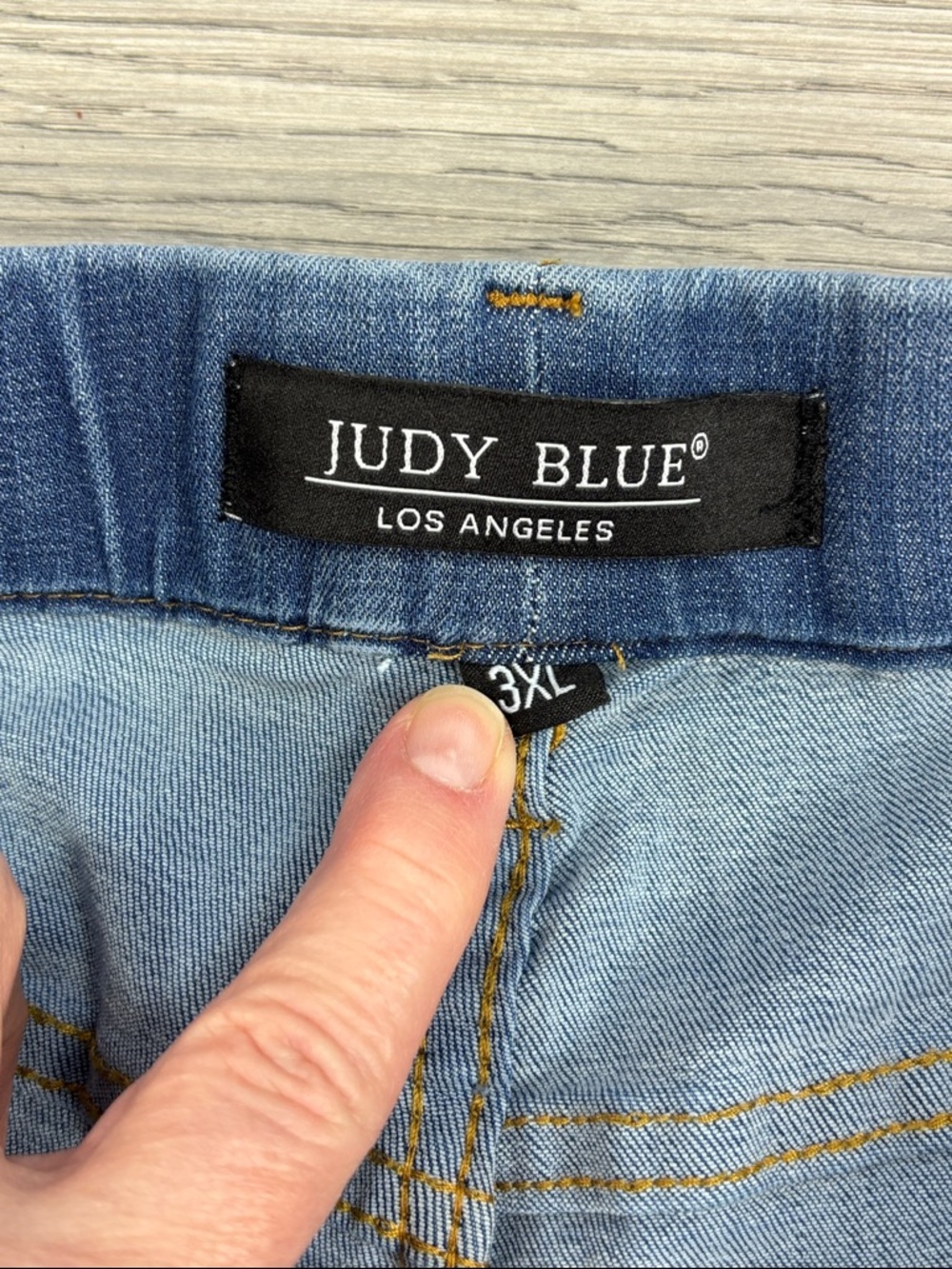 Judy Blue Light Wash Pull on Denim Shorts - 3XL - Picture 3 of 6